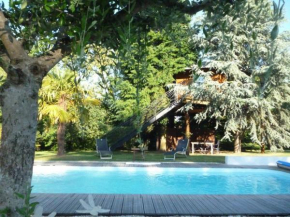 Cabane perchée avec lit king-size, salle d'eau, kitchenette, TV, Wi-Fi et petit-déjeuner inclus - FR-1-306-1237